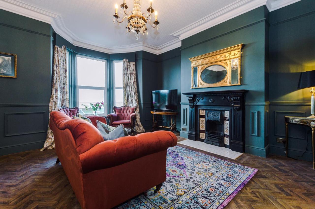 Russell Court By Orenda-Luxe Llandudno Exterior photo
