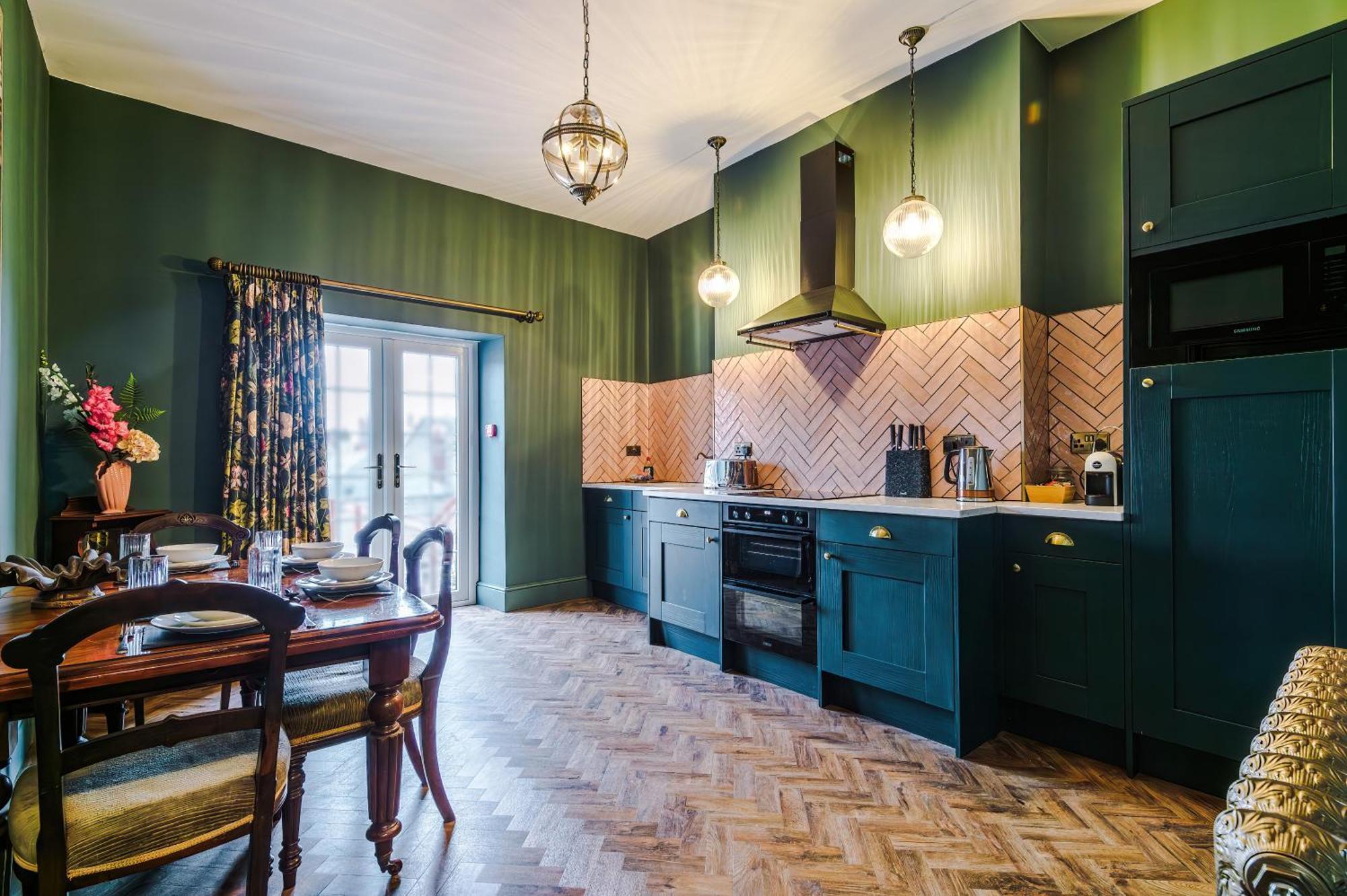Russell Court By Orenda-Luxe Llandudno Exterior photo