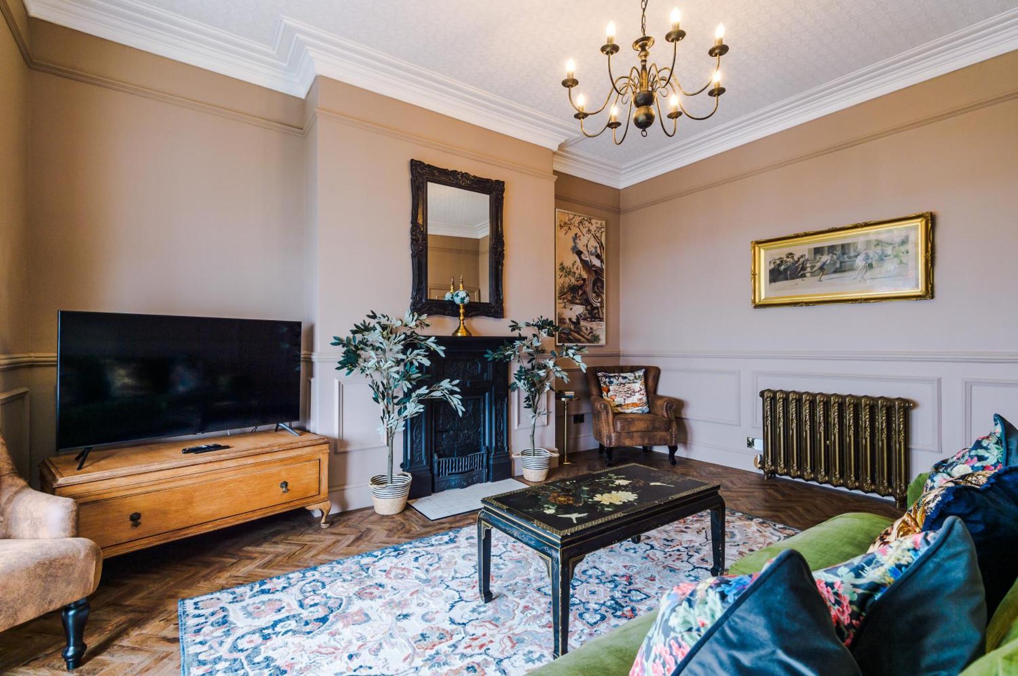 Russell Court By Orenda-Luxe Llandudno Exterior photo